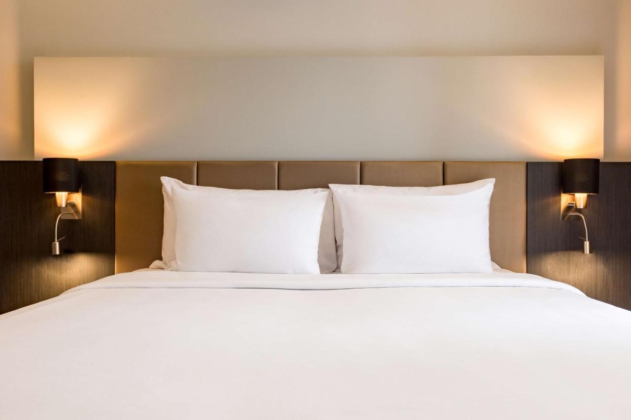 Radisson Hotel Tamboho Waterfront Antananarivo Bagian luar foto