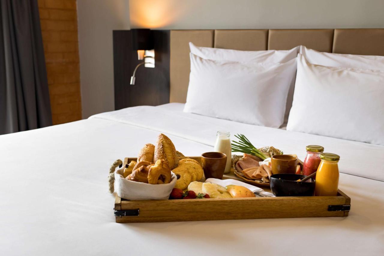 Radisson Hotel Tamboho Waterfront Antananarivo Bagian luar foto