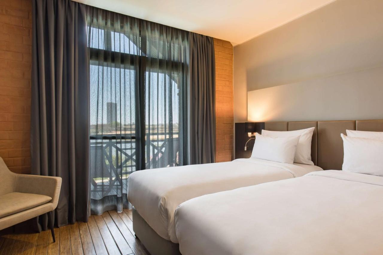 Radisson Hotel Tamboho Waterfront Antananarivo Bagian luar foto