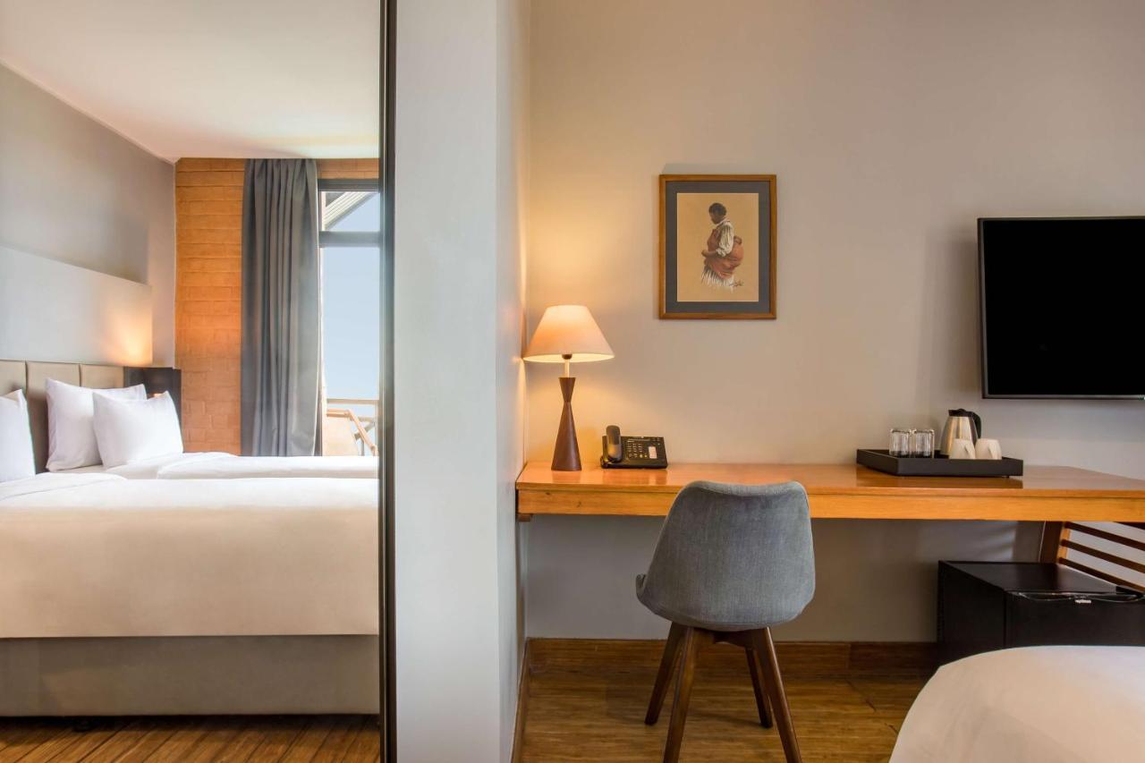 Radisson Hotel Tamboho Waterfront Antananarivo Bagian luar foto