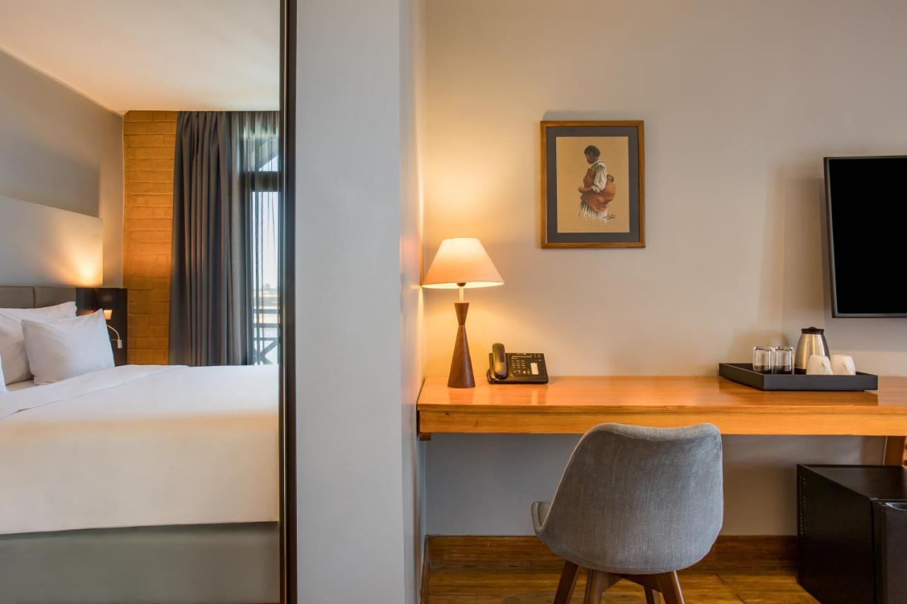 Radisson Hotel Tamboho Waterfront Antananarivo Bagian luar foto