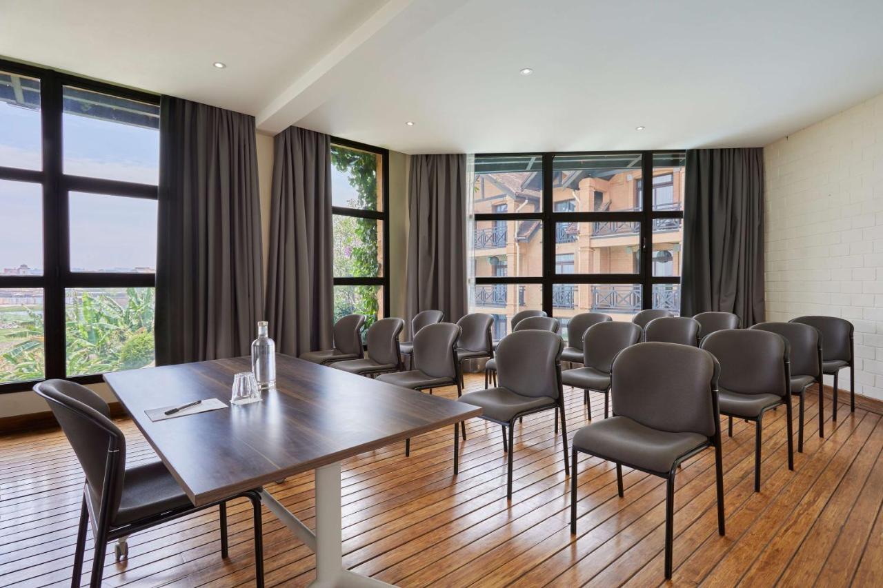 Radisson Hotel Tamboho Waterfront Antananarivo Bagian luar foto