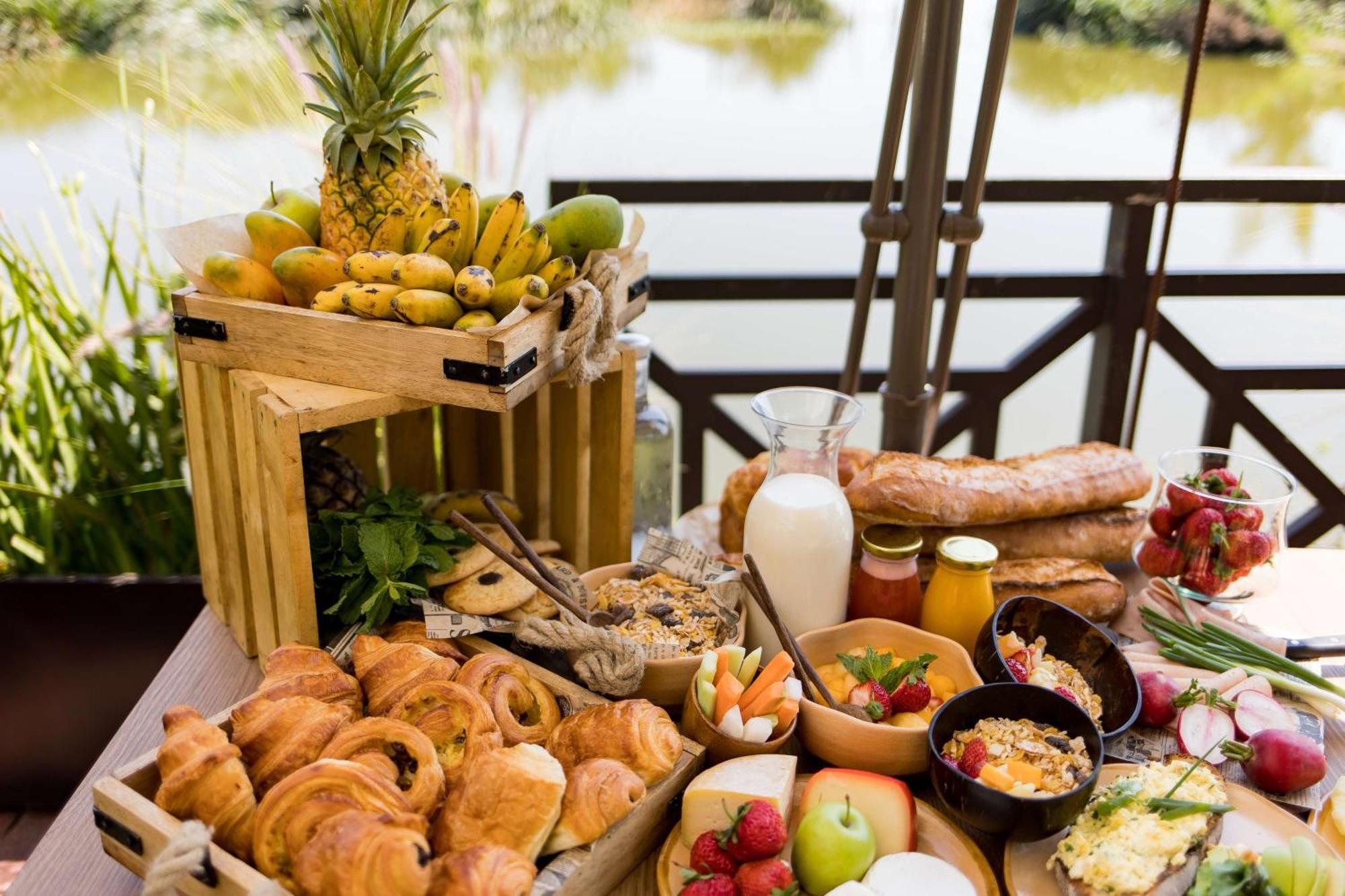 Radisson Hotel Tamboho Waterfront Antananarivo Bagian luar foto