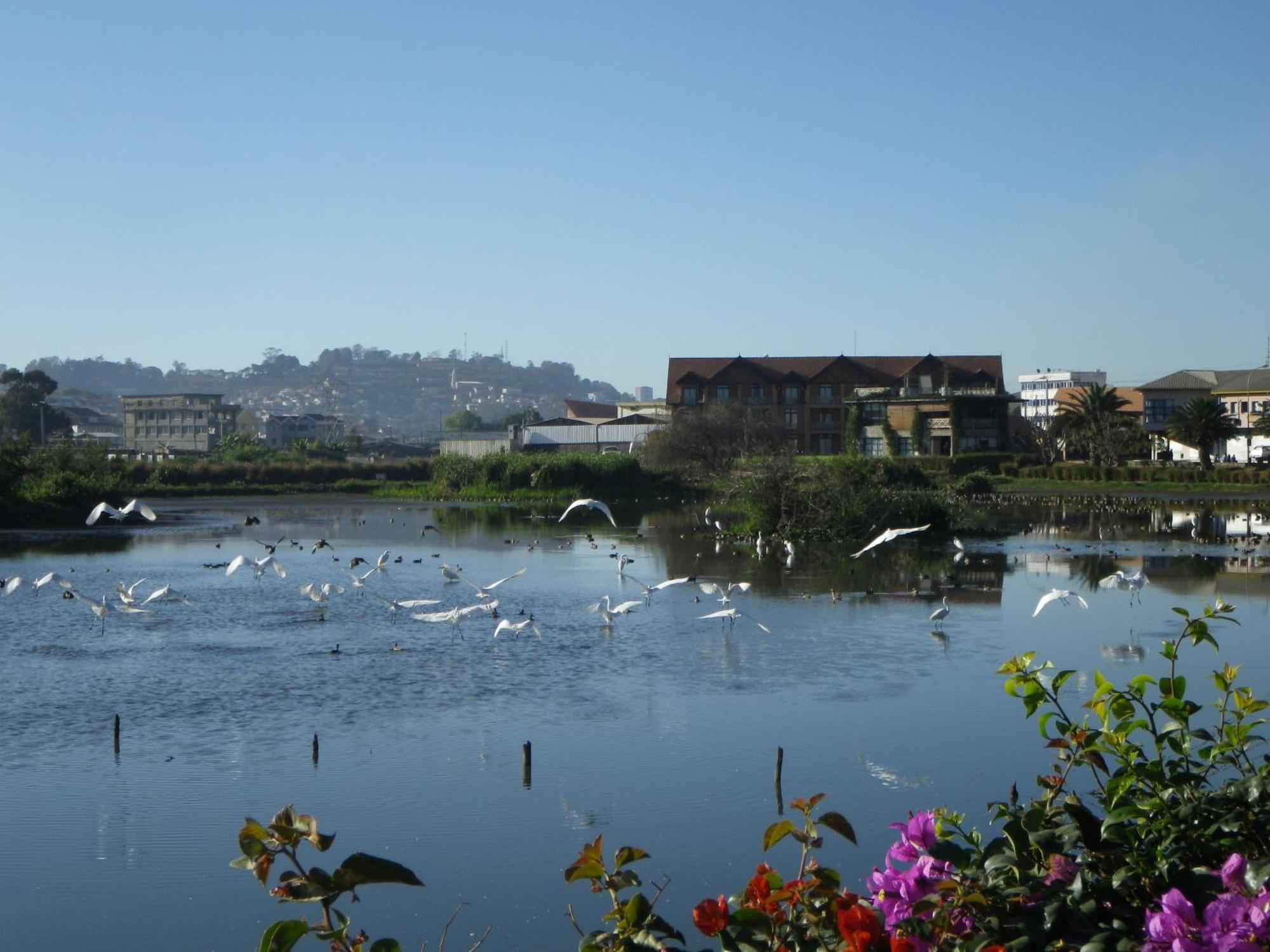 Radisson Hotel Tamboho Waterfront Antananarivo Bagian luar foto