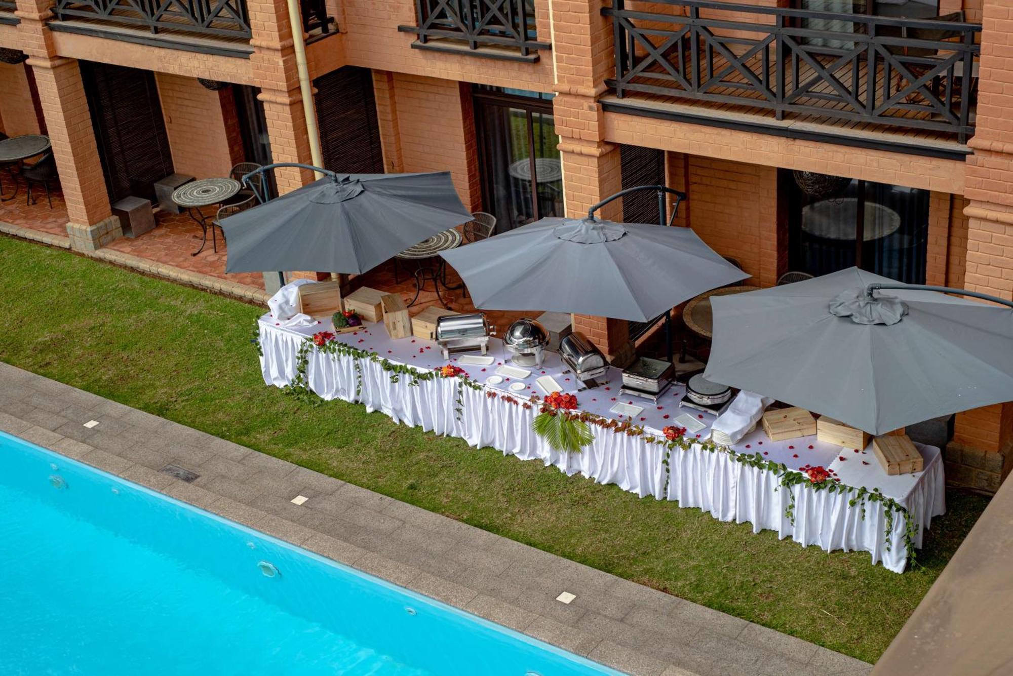 Radisson Hotel Tamboho Waterfront Antananarivo Bagian luar foto